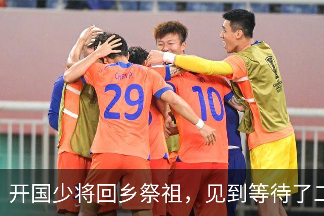 开国少将回乡祭祖，见到等待了二十二年的童养媳，妻子却说接她回家！